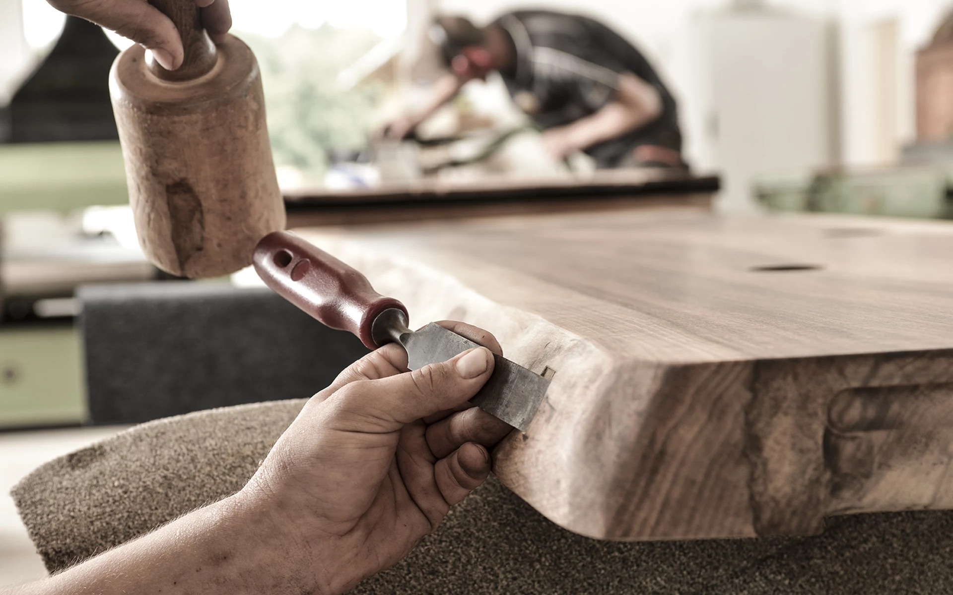 Con molto lavoro manuale, competenza e sensibilità, Stammdesign crea prodotti unici in legno