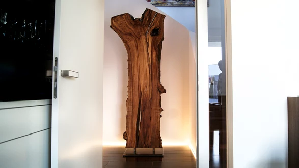 Sculpture en bois à partir d'un tronc d'arbre